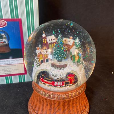 Lot 164. Christmas Snow Globe