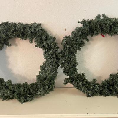 Lot 175 Pair of undecorated wreaths