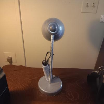 GE AM/FM RADIO CASSETTE, DESK LAMP, BOOK BAG