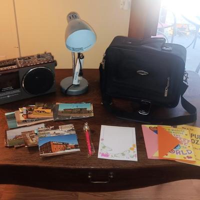 GE AM/FM RADIO CASSETTE, DESK LAMP, BOOK BAG