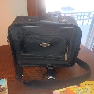 GE AM/FM RADIO CASSETTE, DESK LAMP, BOOK BAG