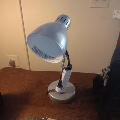 GE AM/FM RADIO CASSETTE, DESK LAMP, BOOK BAG