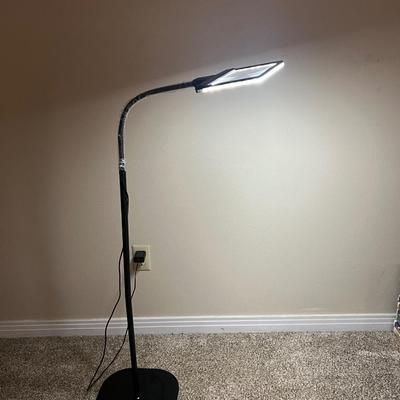 Adjustable Magnifying Arc Floor Lamp