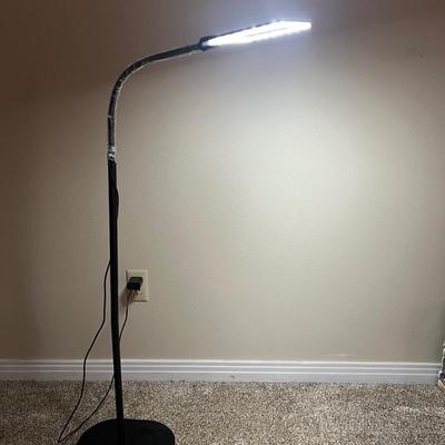 Adjustable Magnifying Arc Floor Lamp