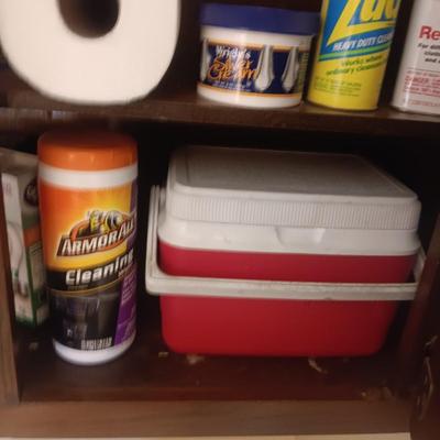 HOUSEHOLD CLEANING SUPPLIES