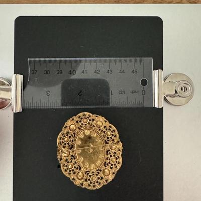 Canoodling ladies brooch