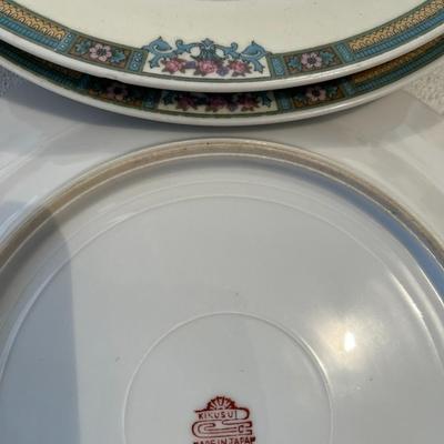 3 Kikusi Dinner Plates With Designed Edges - Made In Japan