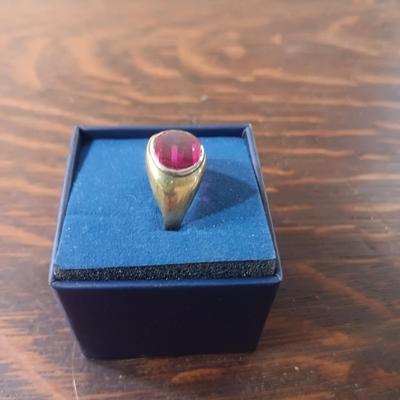 MENS 14K GOLD RING WITH RED STONE