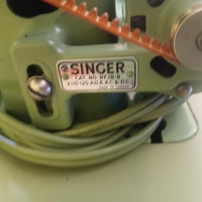 SINGER SEWING MACHINE 185K3 IN CASE AND BUTTONHOLER