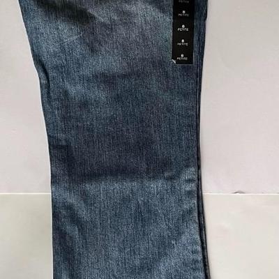 Brand New with Tags New York & Co West Side Boot Cut Jeans, Size 8 Petite