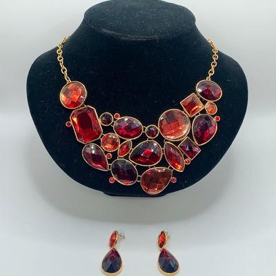 Joan Rivers Faceted Bib necklace and earring set