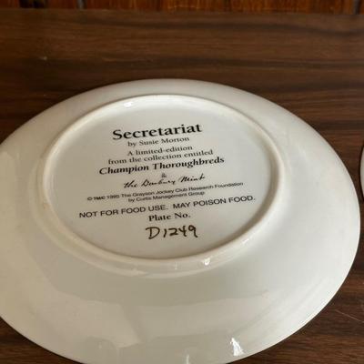 COLLECTOR'S HORSE PLATES AND STATUES
