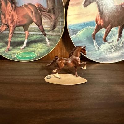 COLLECTOR'S HORSE PLATES AND STATUES