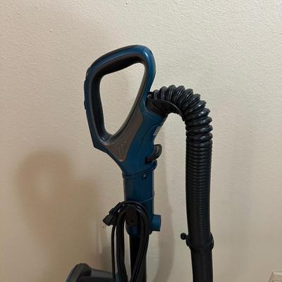 VERY NICE SHARK APEX BAGLESS VACUUM WITH DUO CLEAN