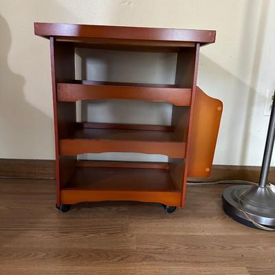 FLOOR AND TABLE LAMPS WITH A SIDE TABLE ON WHEELS