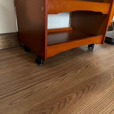 FLOOR AND TABLE LAMPS WITH A SIDE TABLE ON WHEELS