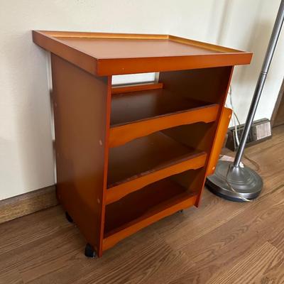 FLOOR AND TABLE LAMPS WITH A SIDE TABLE ON WHEELS