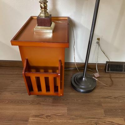 FLOOR AND TABLE LAMPS WITH A SIDE TABLE ON WHEELS