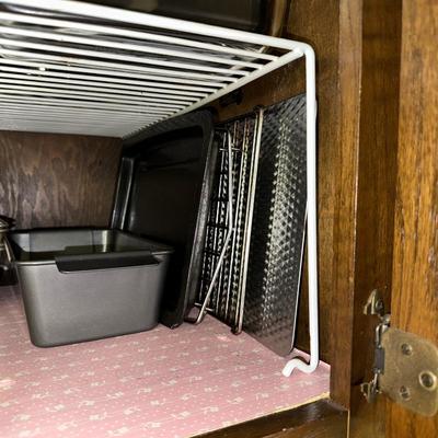 VARIETY OF BAKEWARE