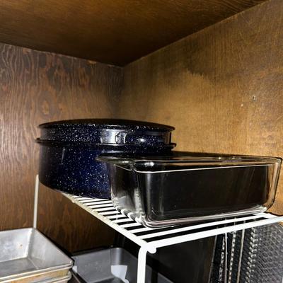 VARIETY OF BAKEWARE
