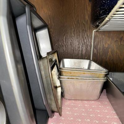 VARIETY OF BAKEWARE