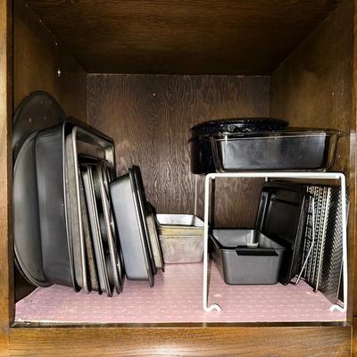 VARIETY OF BAKEWARE