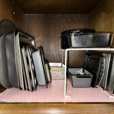 VARIETY OF BAKEWARE