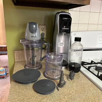 NINJA BLENDER AND A SODASTREAM