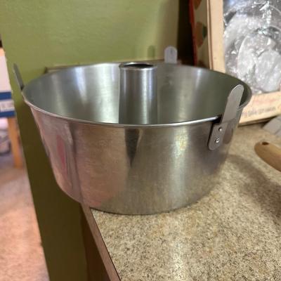 BAKEWARE AND PREP TOOLS, SERVING TRAY AND PLATTERS
