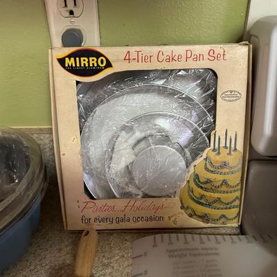 BAKEWARE AND PREP TOOLS, SERVING TRAY AND PLATTERS