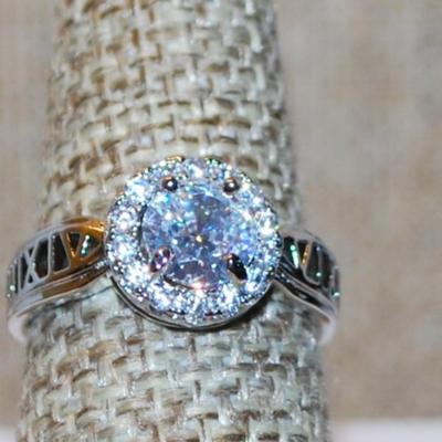 Size 7½ Marked .925 Brilliant 4 Prong Clear Round Main Stone with Circle Full Surrounds on a Silver Band (3.5g)