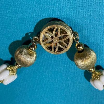 Vintage 16" Choker Gold-tone Metal Bead Fashion Necklace in VG Preowned Condition. Very Nicely Made.