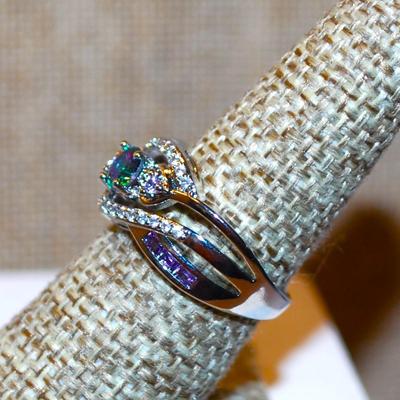 Size 7¼ Marked .925 Small Iridescent Main Stone with Side & Swirls Accents on a Silver Band (4.1g)