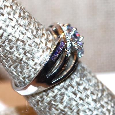 Size 7¼ Marked .925 Small Iridescent Main Stone with Side & Swirls Accents on a Silver Band (4.1g)