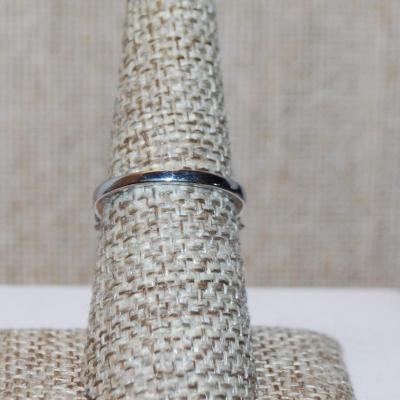 Size 7 Marked .925 Iridescent Row of 5 Stones on a Silver Band (3.2g)