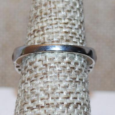 Size 7 Marked .925 Deep Red Inlays, Accents & Clear Main Stone Party Ring on a Silver Band (6.3g)