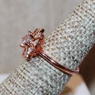 Size 7 Marked .925 Rose Gold "Starburst" Style Ring on a Siler Filled Band (3.5g)