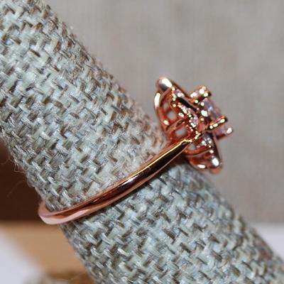 Size 7 Marked .925 Rose Gold "Starburst" Style Ring on a Siler Filled Band (3.5g)