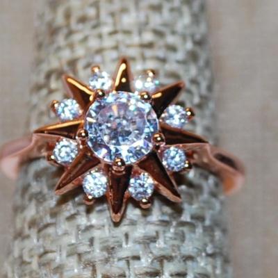 Size 7 Marked .925 Rose Gold "Starburst" Style Ring on a Siler Filled Band (3.5g)
