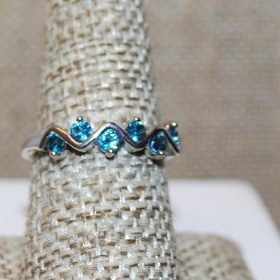 Size 8¼ Marked .925 Aquamarine Colored Stones on a Zig-Zag Silver Setting & Band (2.4g)