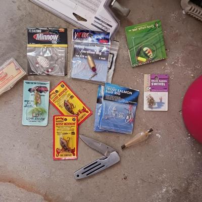 FISHING POLES W/REELS, TACKLE AND TACKLE BOX