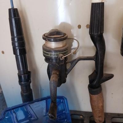 FISHING POLES W/REELS, TACKLE AND TACKLE BOX