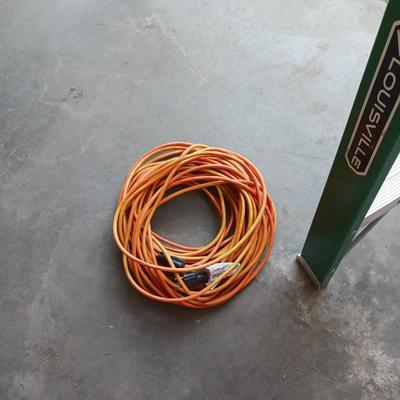 LOUISVILLE 6 FOOT FIBERGLASS LADDER PLUS EXTENSION CORD