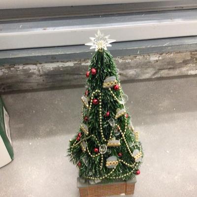 Celebration Tree 2000 Dept. 56 Village Accessory
