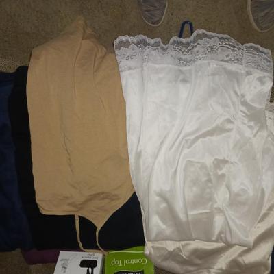 LADIES CASUAL CLOTHES LARGE - XL