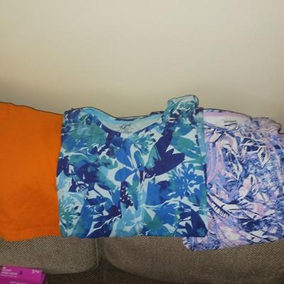 LADIES CASUAL CLOTHES LARGE - XL