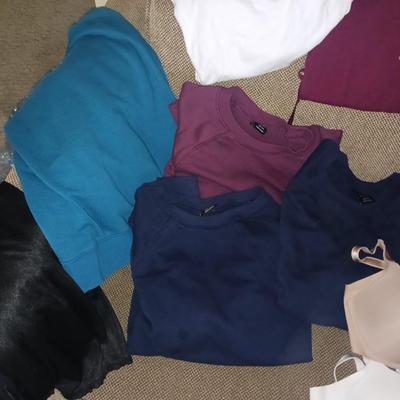 LADIES CASUAL CLOTHES LARGE - XL