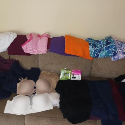 LADIES CASUAL CLOTHES LARGE - XL