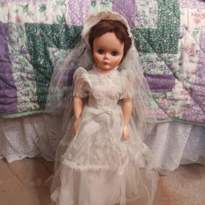 BEAUTIFUL VINTAGE BRIDE DOLL