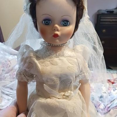 BEAUTIFUL VINTAGE BRIDE DOLL